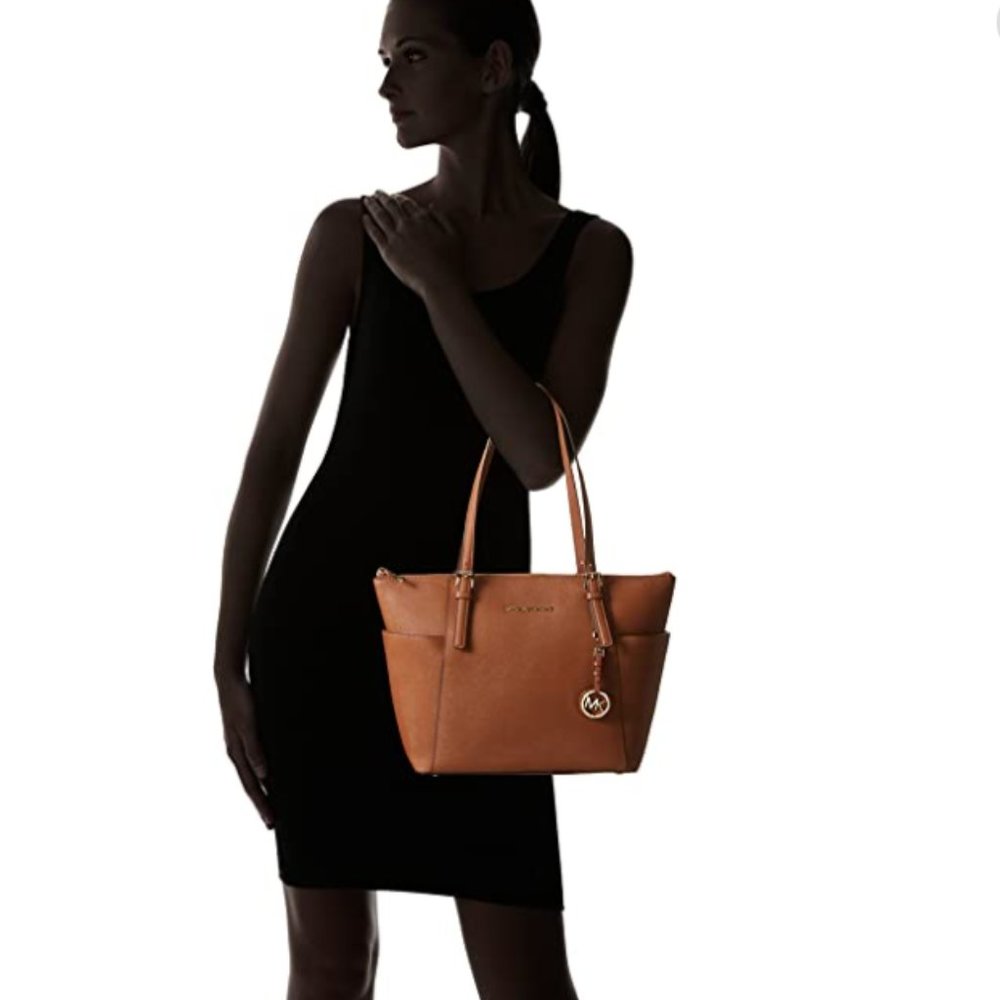 Michael Kors Women's Jet Set Saffiano Top-Zip Tote in great condition